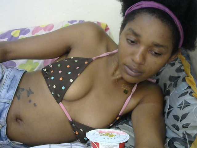 Truegirl2 live cam on BongaCams