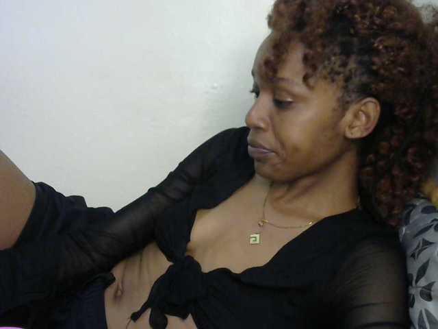 Truegirl2 live cam on BongaCams