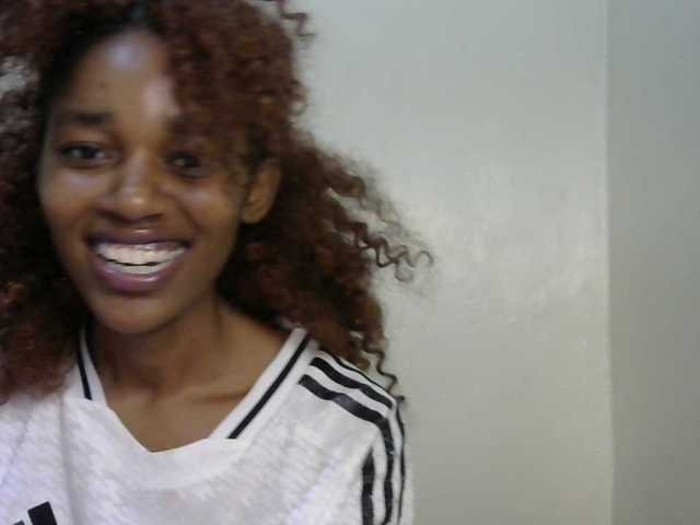 Truegirl2 live cam on BongaCams