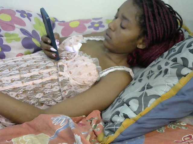 Truegirl2 live cam on BongaCams