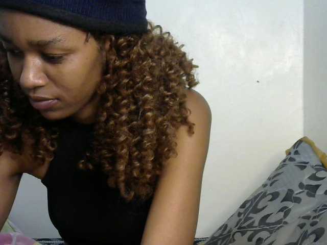 Truegirl2 live cam on BongaCams