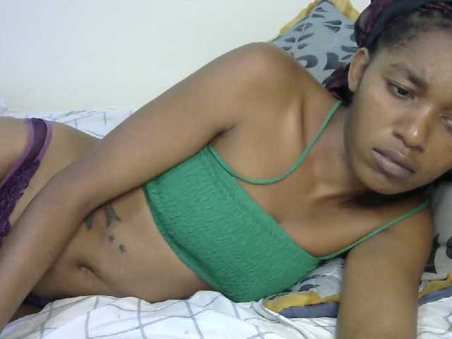 Truegirl2 live cam on BongaCams