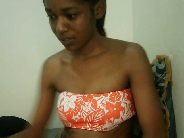 Truegirl2 live cam on BongaCams