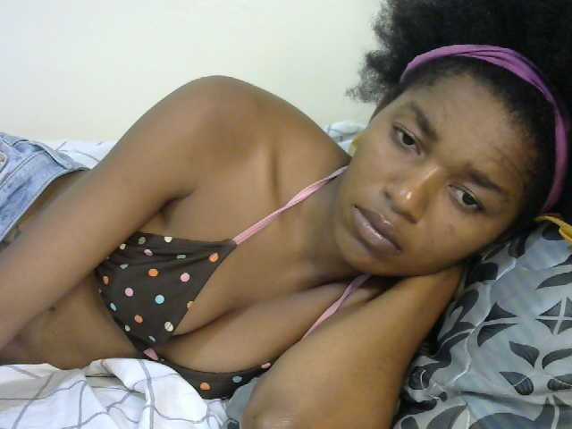 Truegirl2 live cam on BongaCams
