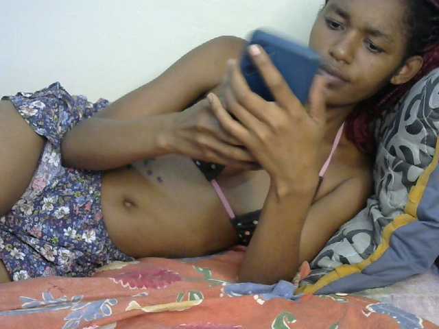 Truegirl2 live cam on BongaCams