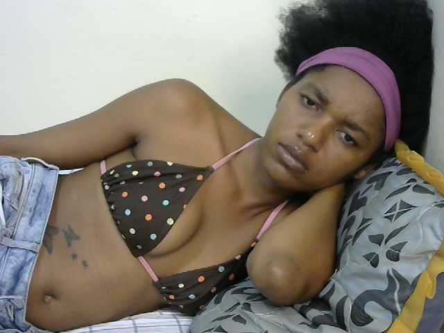 Truegirl2 live cam on BongaCams