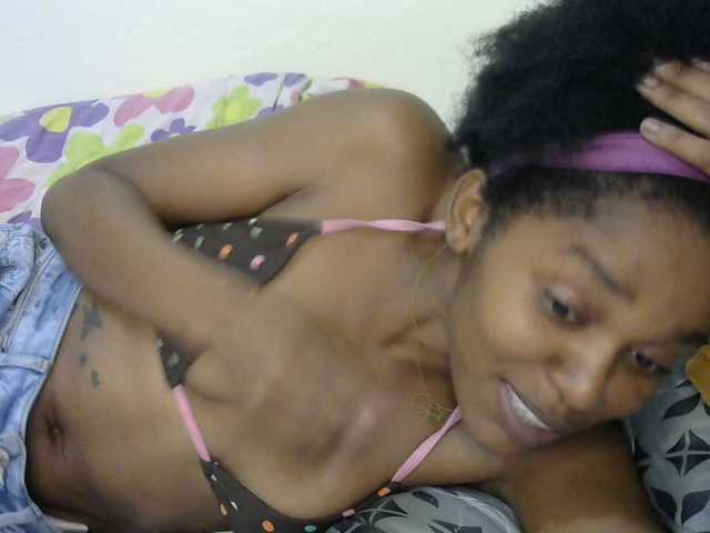 Truegirl2 live cam on BongaCams