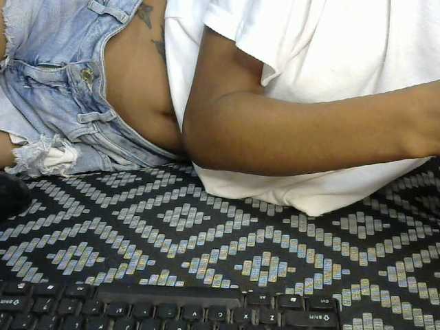 Truegirl2 live cam on BongaCams