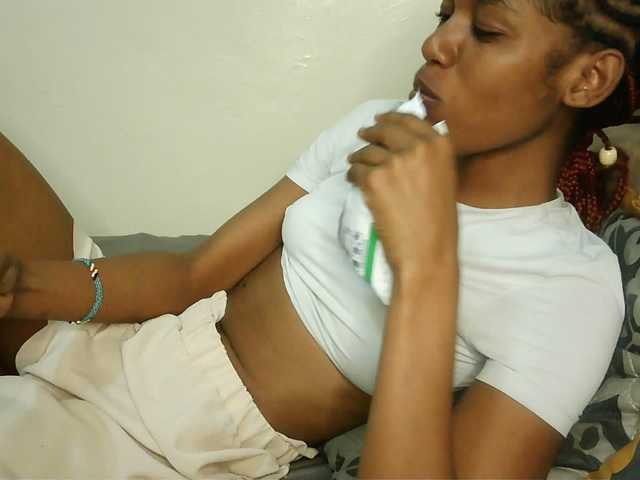 Truegirl2 live cam on BongaCams