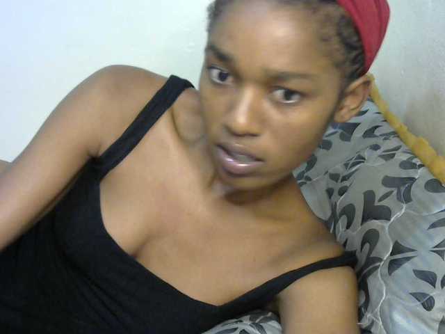 Truegirl2 live cam on BongaCams