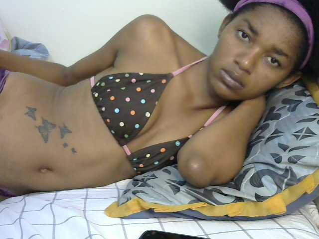 Truegirl2 live cam on BongaCams