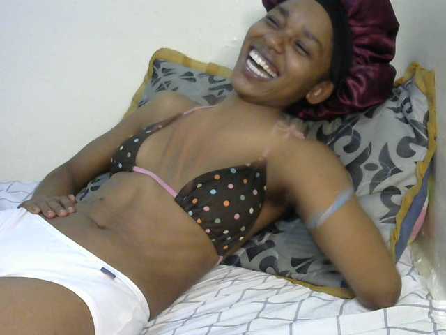 Truegirl2 live cam on BongaCams