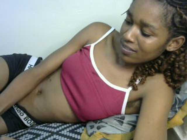 Truegirl2 live cam on BongaCams