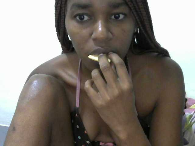 Truegirl2 live cam on BongaCams