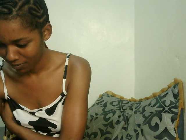Truegirl2 live cam on BongaCams