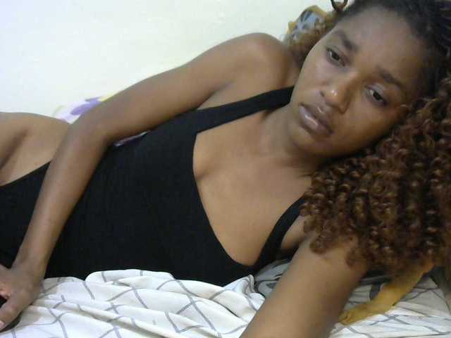 Truegirl2 live cam on BongaCams
