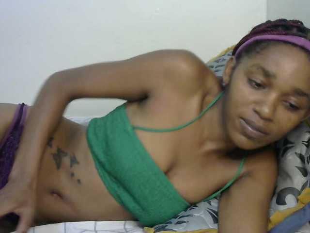 Truegirl2 live cam on BongaCams