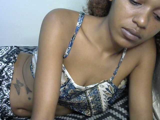 Truegirl2 live cam on BongaCams