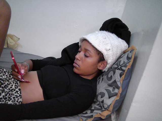 Truegirl2 live cam preview