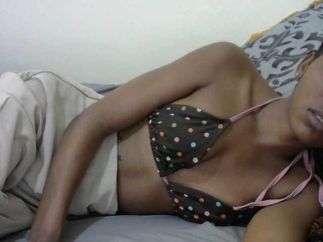 Truegirl2 live cam on BongaCams