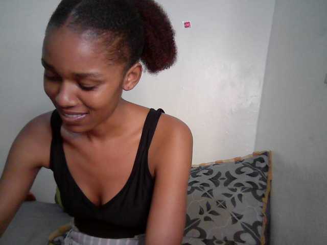 Truegirl2 live cam on BongaCams