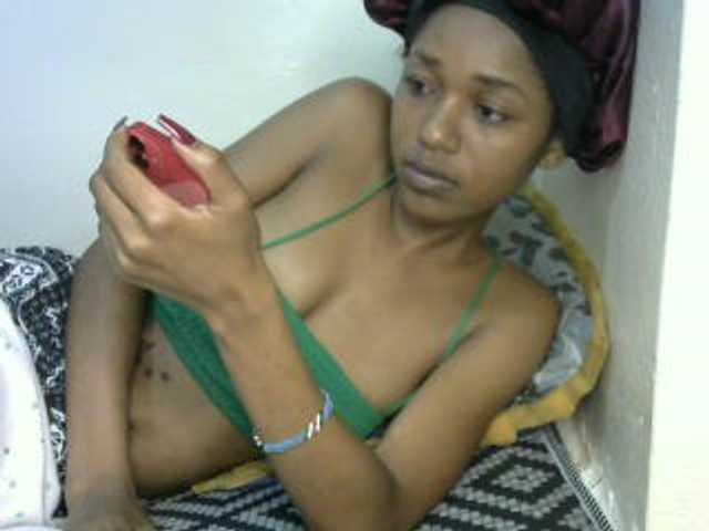 Truegirl2 live cam on BongaCams