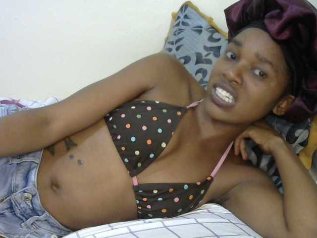 Truegirl2 live cam on BongaCams