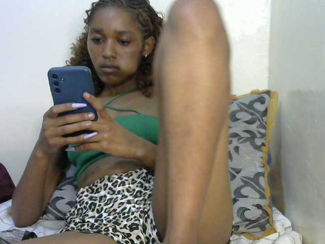 Truegirl2 live cam on BongaCams
