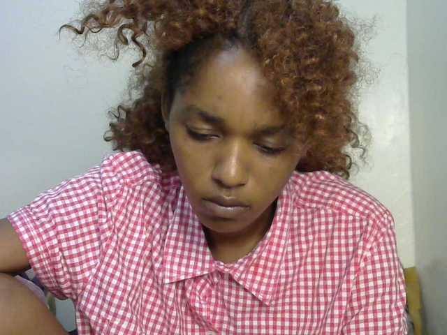 Truegirl2 live cam preview