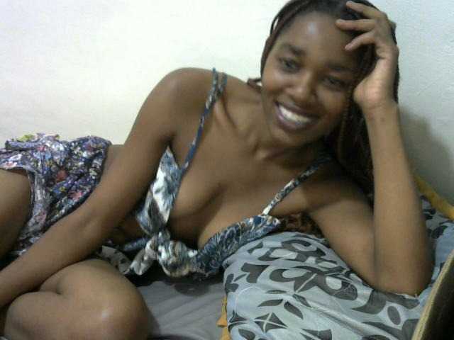 Truegirl2 live cam on BongaCams