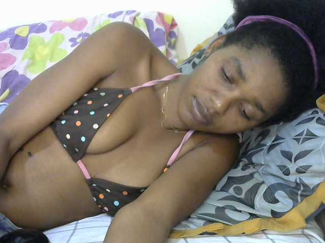 Truegirl2 live cam on BongaCams