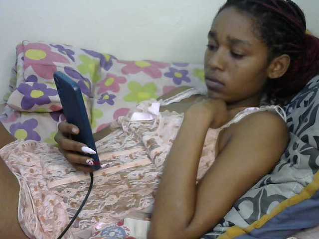 Truegirl2 live cam on BongaCams