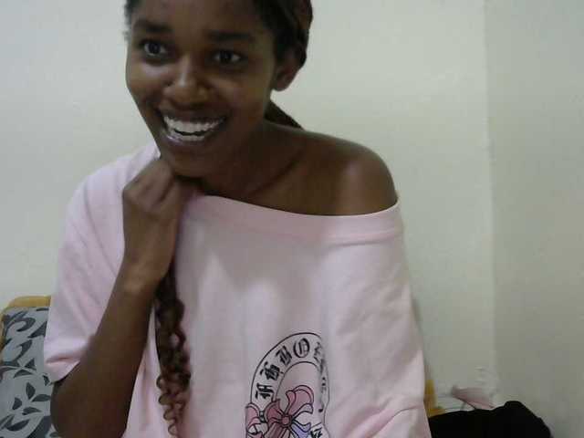 Truegirl2 live cam on BongaCams
