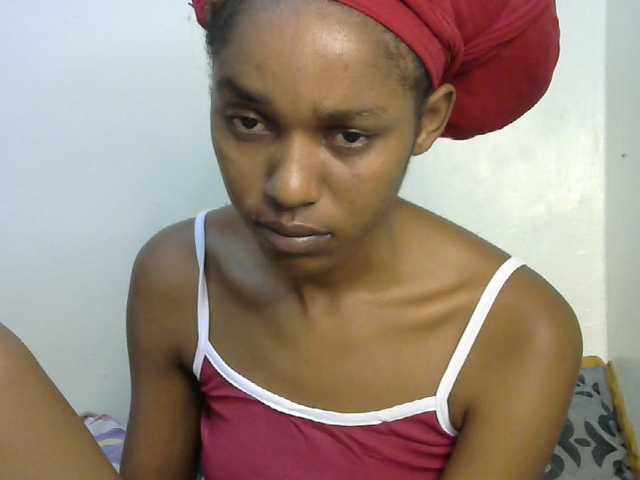Truegirl2 live cam on BongaCams