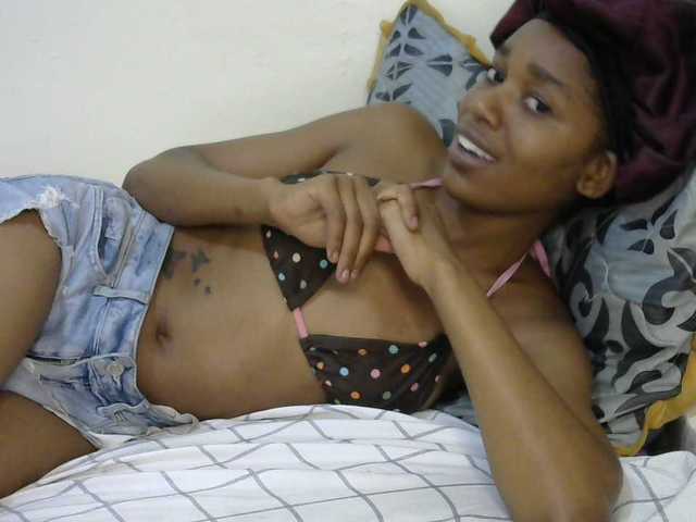 Truegirl2 live cam on BongaCams