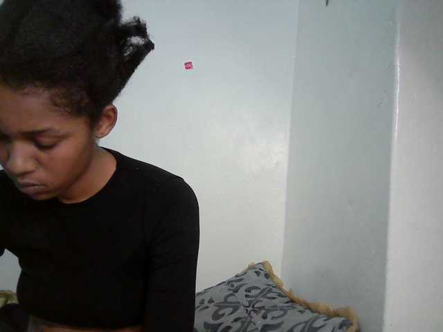 Truegirl2 live cam preview