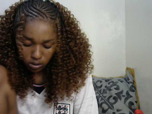 Truegirl2 live cam on BongaCams