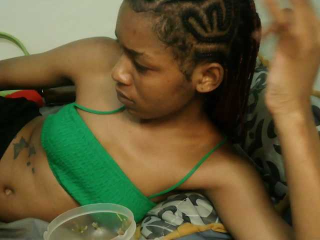 Truegirl2 live cam on BongaCams