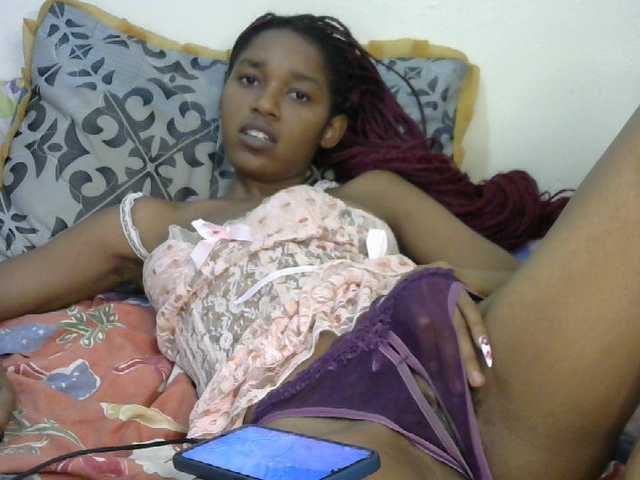 Truegirl2 live on BongaCams
