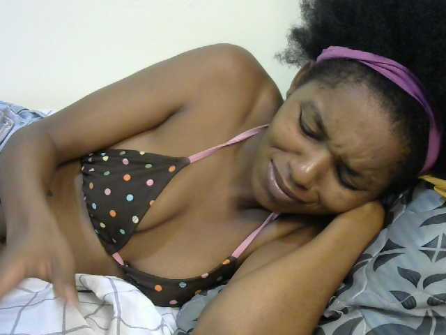 Truegirl2 live cam on BongaCams