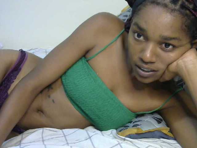 Truegirl2 live cam on BongaCams