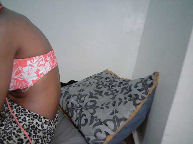 Truegirl2 live cam preview