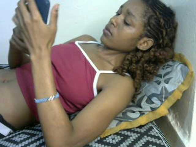 Truegirl2 live cam on BongaCams