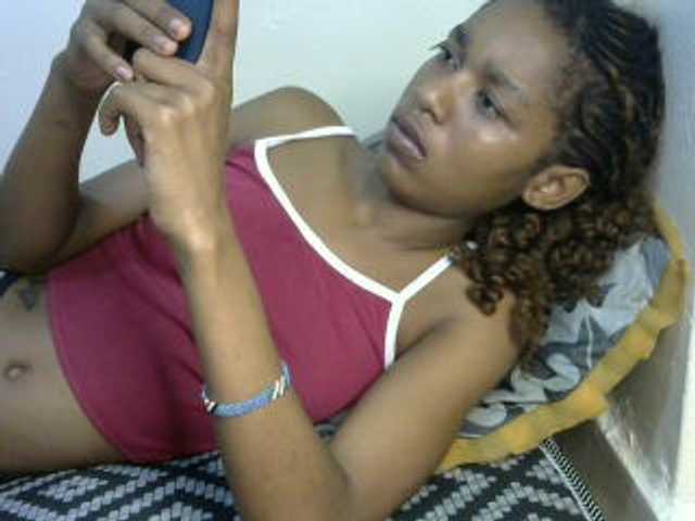 Truegirl2 live cam on BongaCams
