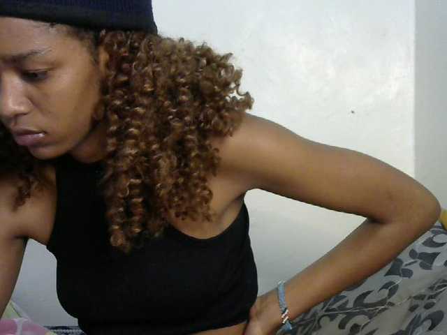 Truegirl2 live cam on BongaCams