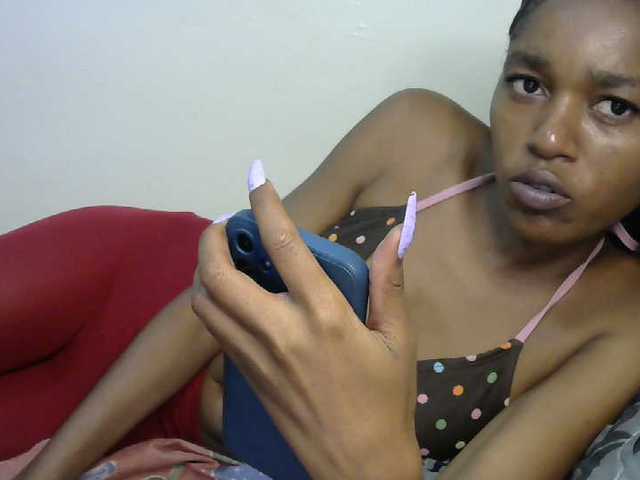 Truegirl2 live cam on BongaCams