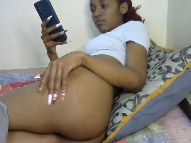 Truegirl2 live cam on BongaCams
