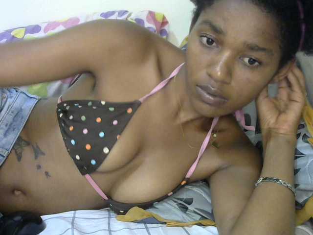 Truegirl2 live cam on BongaCams