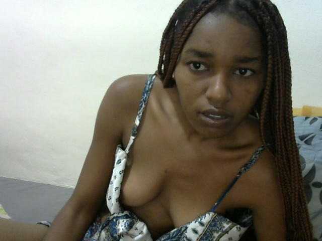 Truegirl2 live cam on BongaCams