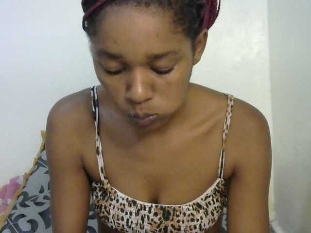 Truegirl2 live cam on BongaCams